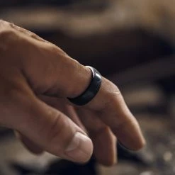 Lucleon Fortis | Bague en acier Damas couleur noire - 7 mm 8 Lucleon Fortis | Bague en acier Damas couleur noire - 7 mm -BAGUES Soldes 1x1 dsc2103 25928 scaled