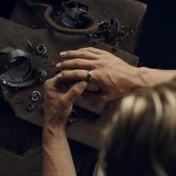 Lucleon Fortis | Bague en acier Damas argenté avec incrustation en œil de tigre - 7 mm -BAGUES Soldes 1x1 damascus rings5351 26036 scaled