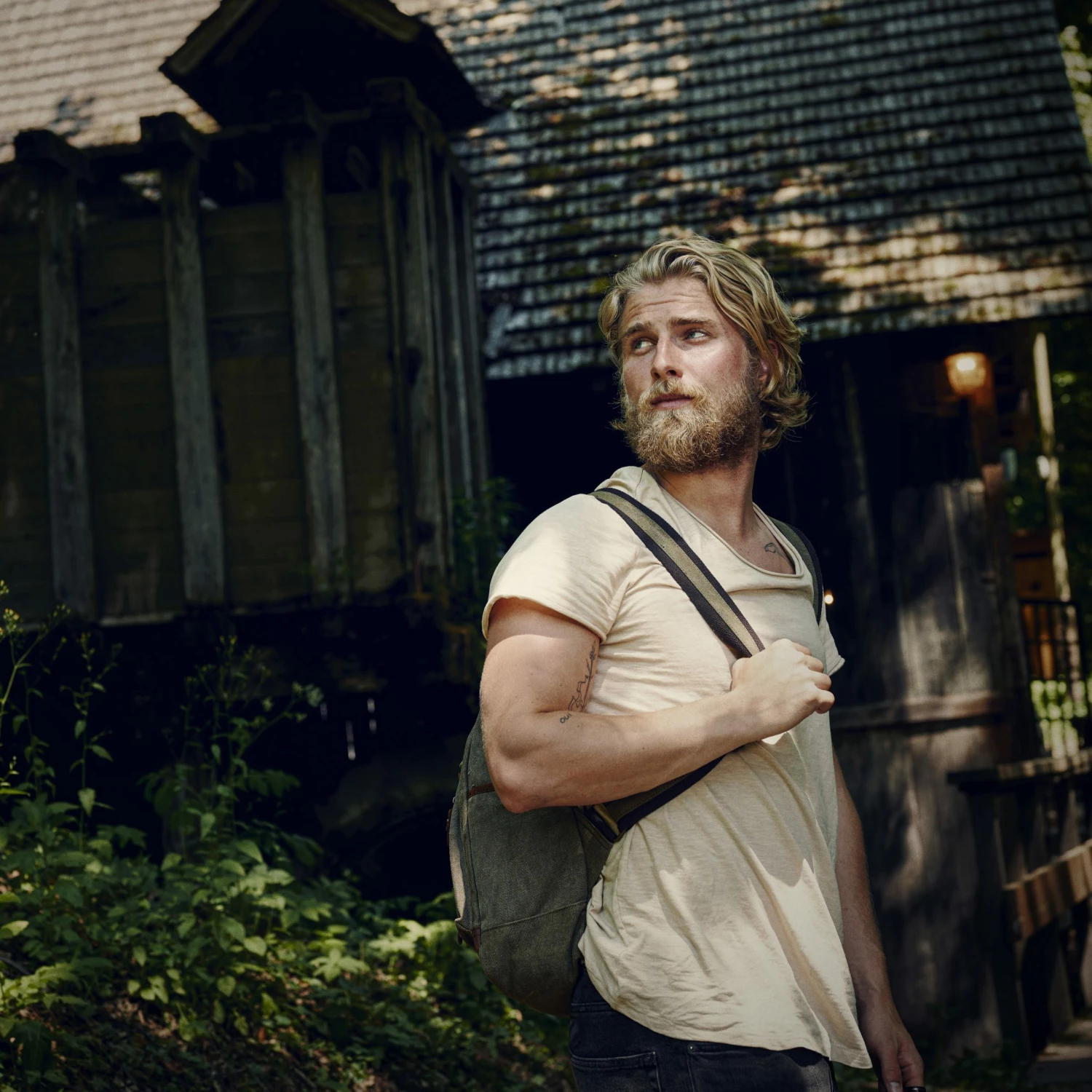 Lucleon Fortis | Bague en acier Damas et titane de couleur or rose à double liseré noir - 7 mm 5 Lucleon Fortis | Bague en acier Damas et titane de couleur or rose à double liseré noir - 7 mm – Image 5