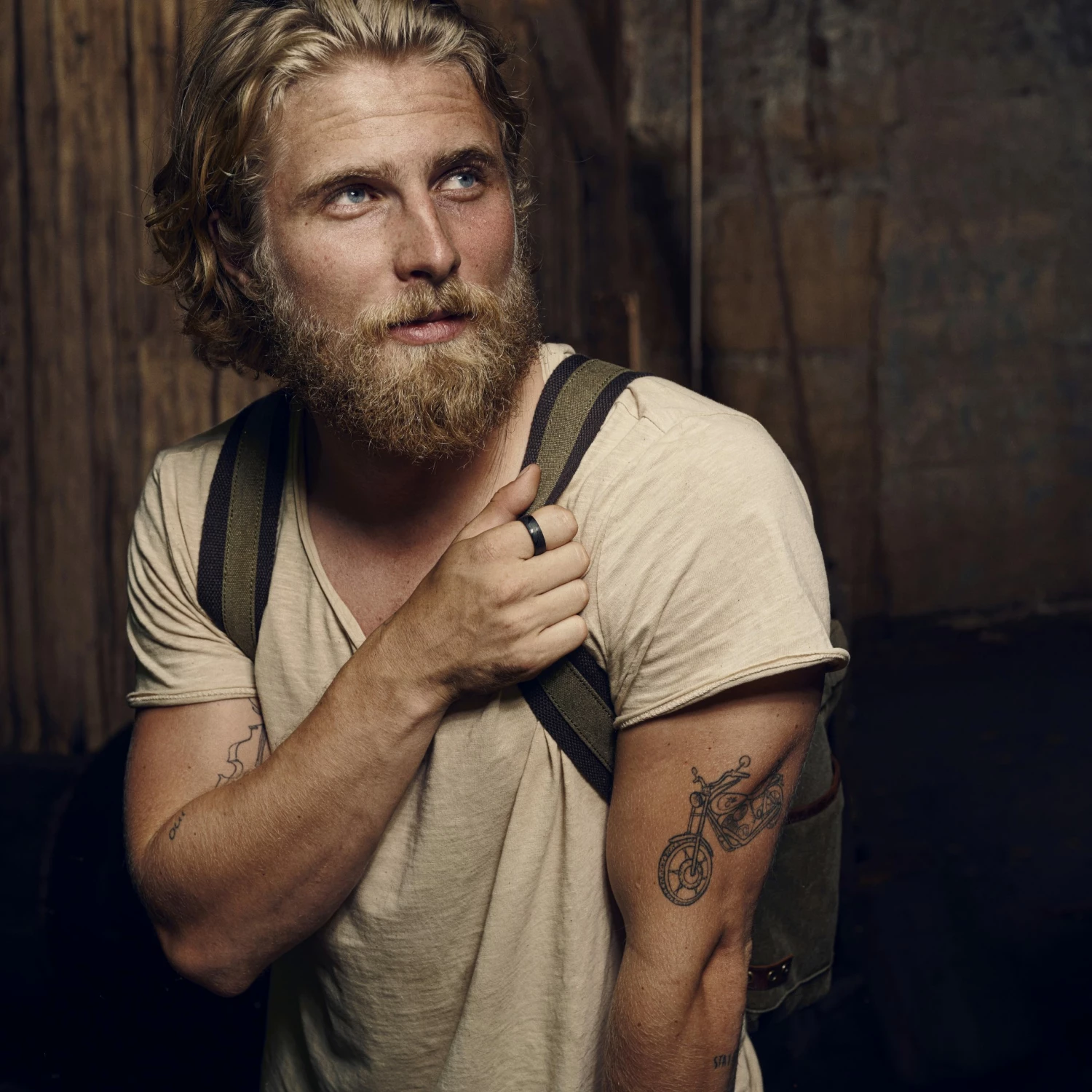 Lucleon Fortis | Bague en acier Damas couleur noire - 7 mm 4 Lucleon Fortis | Bague en acier Damas couleur noire - 7 mm – Image 4