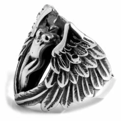 SteelCZ Anneau chevalière en acier détail femme sans tête