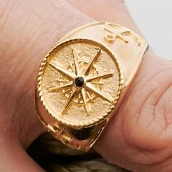 Lucleon Chevalière Leon Gravel en acier doré 10 Lucleon Chevalière Leon Gravel en acier doré -BAGUES Soldes 7 leon gold toned gravel ring cropped