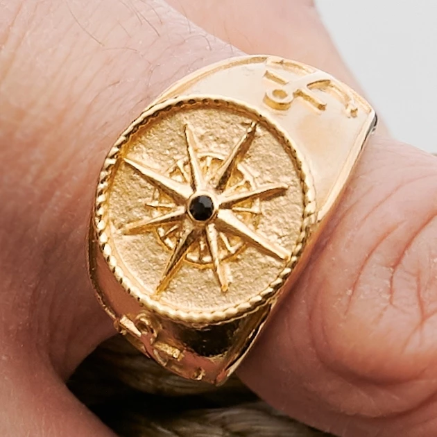 Lucleon Chevalière Leon Gravel en acier doré 5 Lucleon Chevalière Leon Gravel en acier doré – Image 5