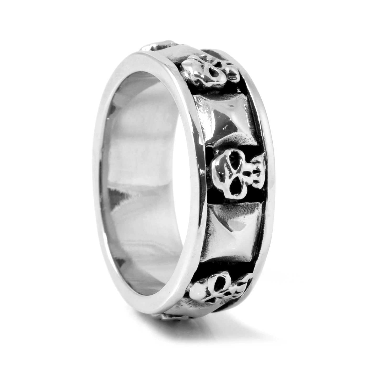 Fort Tempus Anneau en acier pyramides et têtes de mort 1 Fort Tempus Anneau en acier pyramides et têtes de mort