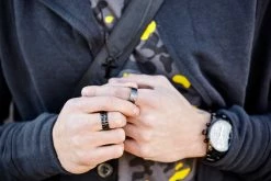 Lucleon Bague Positive en acier 9 Lucleon Bague Positive en acier -BAGUES Soldes img 2336sm 1 scaled