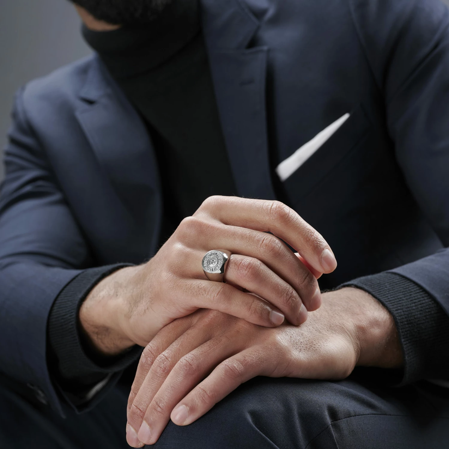 Lucleon Bague noire et argentée Lonya Makt 4 Lucleon Bague noire et argentée Lonya Makt – Image 4