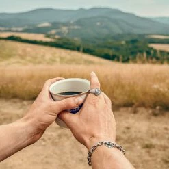 Arkai Atlas | Chevalière mappemonde en acier argenté -BAGUES Soldes rel atlas drop35 ring2 tobias stelzner 1x1 1 25823 1 scaled