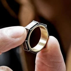 Lucleon Bague en acier doré et noir vintage Pearce Torque -BAGUES Soldes rst drop5 ll pearce indu rings 24734 bjoernvalentine 1x1 43bm scaled