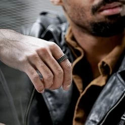 Lucleon Bague en acier noir vintage Pearce Pyramis -BAGUES Soldes rst drop5 ll pearce indu rings 24802 bjoernvalentine 1x1 36 scaled