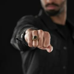 SteelCZ Chevalière en acier doré à pierre noire -BAGUES Soldes rst megashoot rings 1 4699 1 scaled