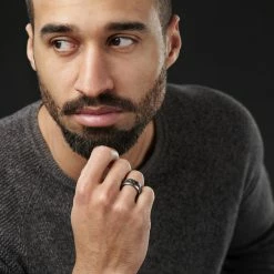 Fort Tempus Anneau en titane avec détail noir centré -BAGUES Soldes rst megashoot rings 2 5100 scaled