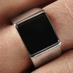 Sidegren Bague avec onyx noir Shem Nord 11 Sidegren Bague avec onyx noir Shem Nord -BAGUES Soldes rst megashoot rings 3 19815 scaled