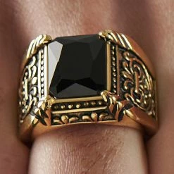 SteelCZ Chevalière en acier doré à pierre noire -BAGUES Soldes rst megashoot rings 3 4699 1 scaled