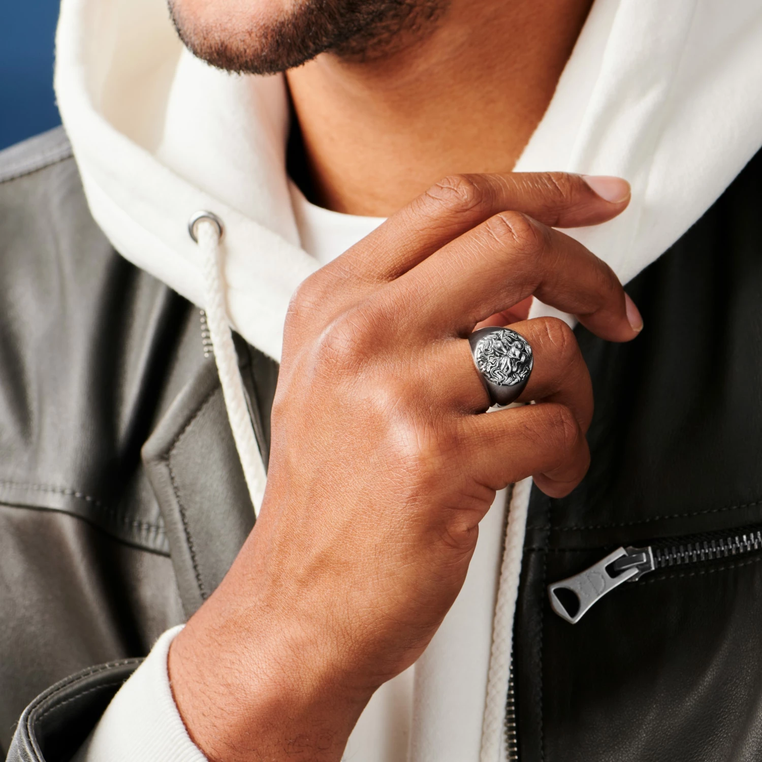 Moody Mason Chevalière argentée Le Lion 2 Moody Mason Chevalière argentée Le Lion – Image 2