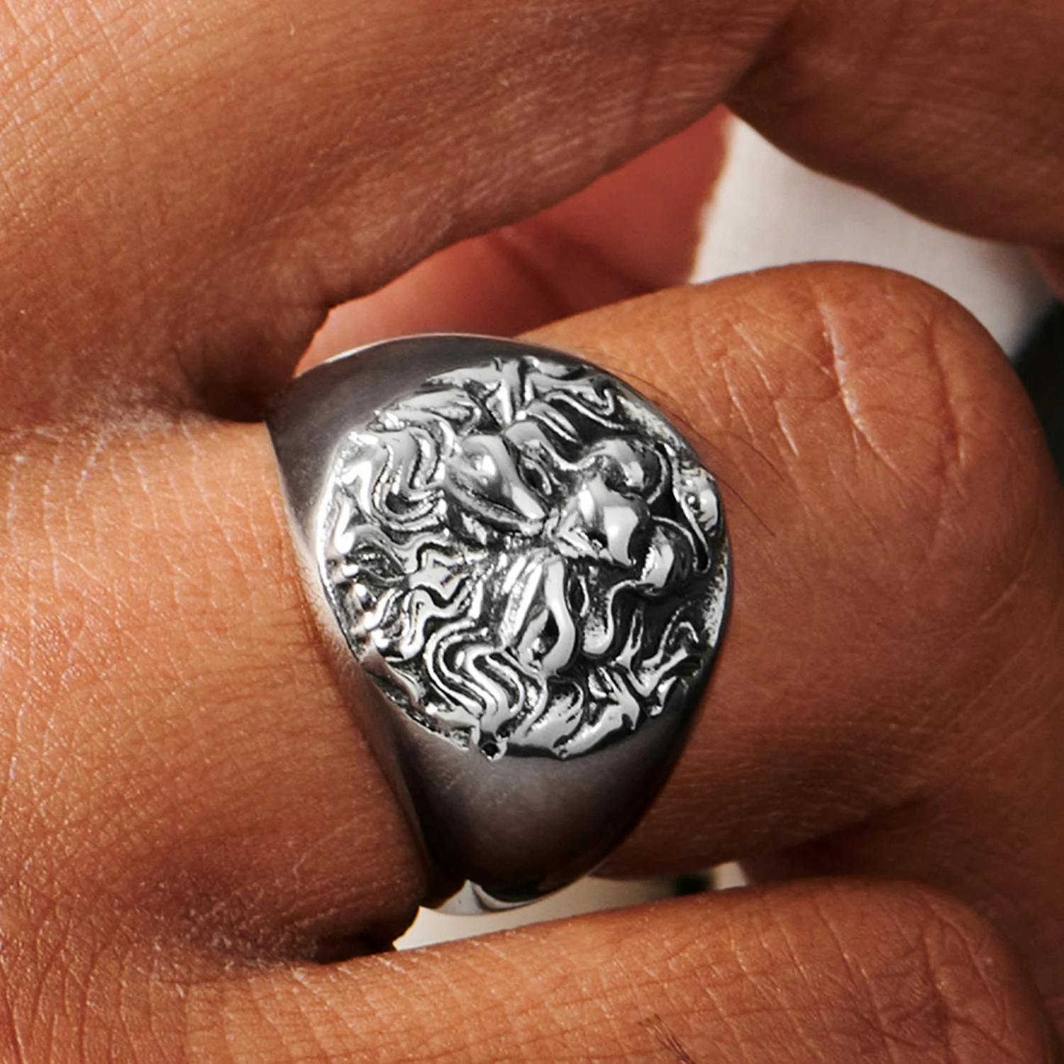 Moody Mason Chevalière argentée Le Lion 6 Moody Mason Chevalière argentée Le Lion – Image 6