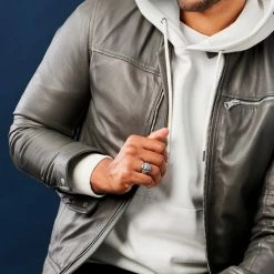 Moody Mason Chevalière argentée Le Lion 8 Moody Mason Chevalière argentée Le Lion -BAGUES Soldes ste mm sandros nathanwilliam 23625 2 scaled