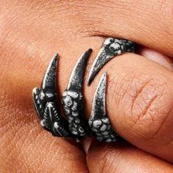 Moody Mason Bague "La Griffe de Dragon" noire & acier -BAGUES Soldes ste mm sandros nathanwilliam 23559 12 1 scaled