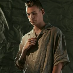 Arkai Orphic | Bague en acier inoxydable argenté martelé et brossé - 9 mm 9 Arkai Orphic | Bague en acier inoxydable argenté martelé et brossé - 9 mm -BAGUES Soldes ste orphic drop39 id mike varga 1x1 16.jpg 26140 scaled